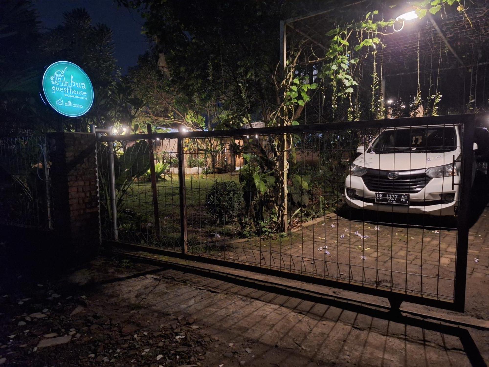 Bua Guest House Medan Exterior foto