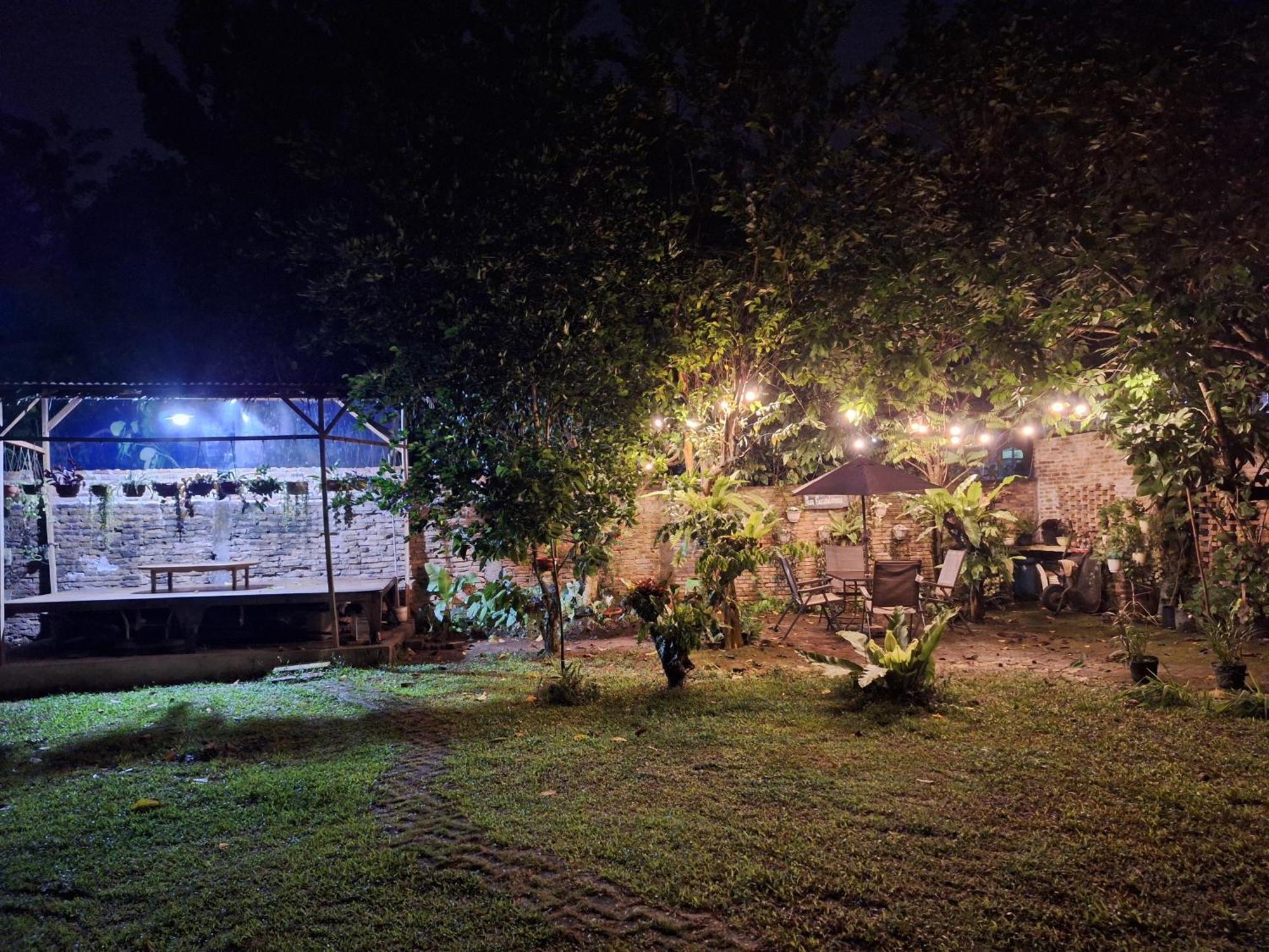 Bua Guest House Medan Exterior foto